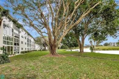 BACK ON THE MARKET!!! PRICE REDUCED AND HOA FEES LOWERED! HUGE on Wynmoor Golf Course in Florida - for sale on GolfHomes.com, golf home, golf lot
