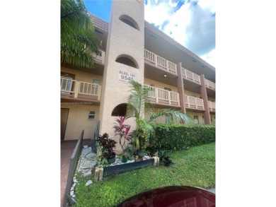 Lovely and well maintained, extended FIRST FLOOR 1/1.5 unit with on Sunrise Lakes Phase III in Florida - for sale on GolfHomes.com, golf home, golf lot