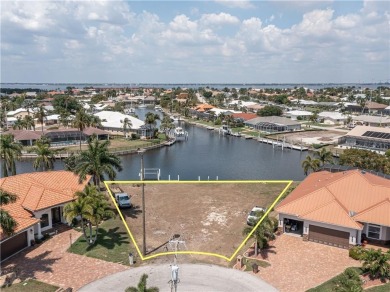LARGER THAN AVERAGE KEY LOT IN PUNTA GORDA ISLES W/***162FT OF on Saint Andrews South Golf Club in Florida - for sale on GolfHomes.com, golf home, golf lot