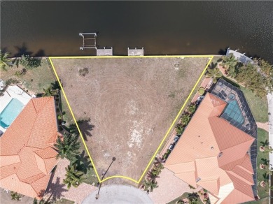 LARGER THAN AVERAGE KEY LOT IN PUNTA GORDA ISLES W/***162FT OF on Saint Andrews South Golf Club in Florida - for sale on GolfHomes.com, golf home, golf lot
