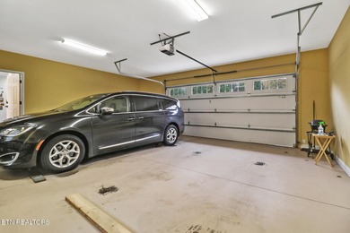 101 Hanning Drive, Fairfield Glade, TN Overlooking the 16th on Heatherhurst Golf Course in Tennessee - for sale on GolfHomes.com, golf home, golf lot