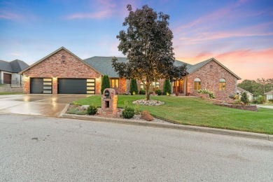 Welcome to 4807 Rolling Hills. This almost 3,700 sq ft home on Fremont Hills Country Club in Missouri - for sale on GolfHomes.com, golf home, golf lot