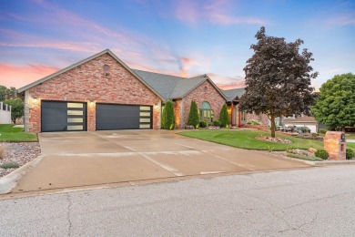 Welcome to 4807 Rolling Hills. This almost 3,700 sq ft home on Fremont Hills Country Club in Missouri - for sale on GolfHomes.com, golf home, golf lot