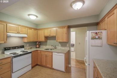 Nicely located single level condo located on the 10th tee of the on Michelbook Country Club in Oregon - for sale on GolfHomes.com, golf home, golf lot