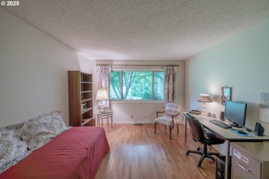 Nicely located single level condo located on the 10th tee of the on Michelbook Country Club in Oregon - for sale on GolfHomes.com, golf home, golf lot