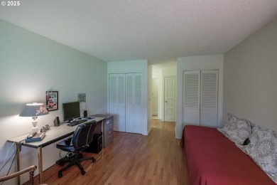 Nicely located single level condo located on the 10th tee of the on Michelbook Country Club in Oregon - for sale on GolfHomes.com, golf home, golf lot