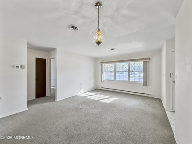 Welcome to this spacious 2 BD/1 BA attached End Unit (Cambridge on Leisure Village West Assoc. in New Jersey - for sale on GolfHomes.com, golf home, golf lot