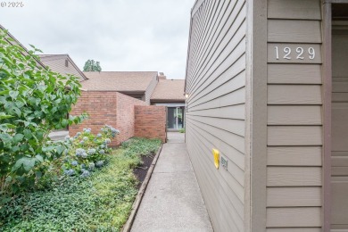 Nicely located single level condo located on the 10th tee of the on Michelbook Country Club in Oregon - for sale on GolfHomes.com, golf home, golf lot