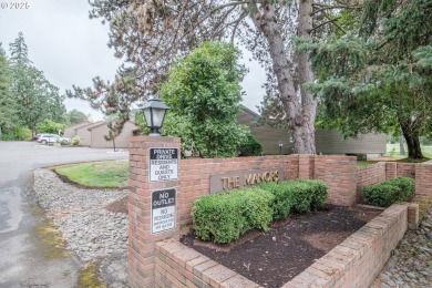 Nicely located single level condo located on the 10th tee of the on Michelbook Country Club in Oregon - for sale on GolfHomes.com, golf home, golf lot