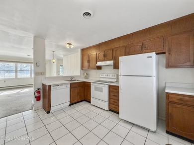 Welcome to this spacious 2 BD/1 BA attached End Unit (Cambridge on Leisure Village West Assoc. in New Jersey - for sale on GolfHomes.com, golf home, golf lot