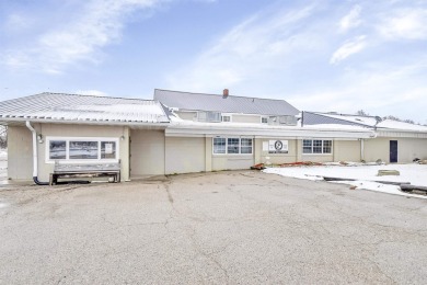 Spacious 2 bedroom 1 bathroom apartment!  Large kitchen with on Vernon Hills Golf Course in Wisconsin - for sale on GolfHomes.com, golf home, golf lot