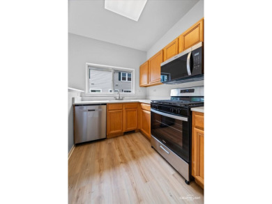 Live easy in this neat and clean condo in popular Orchard Valley on Orchard Valley Golf Course in Illinois - for sale on GolfHomes.com, golf home, golf lot