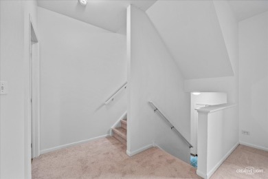 Live easy in this neat and clean condo in popular Orchard Valley on Orchard Valley Golf Course in Illinois - for sale on GolfHomes.com, golf home, golf lot