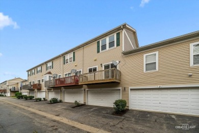 Live easy in this neat and clean condo in popular Orchard Valley on Orchard Valley Golf Course in Illinois - for sale on GolfHomes.com, golf home, golf lot