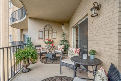 Beautifully updated 1 bedroom, 1 bath condo in Fairway Towers on Chickasaw Country Club in Tennessee - for sale on GolfHomes.com, golf home, golf lot