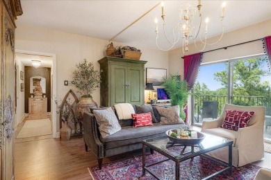 Beautifully updated 1 bedroom, 1 bath condo in Fairway Towers on Chickasaw Country Club in Tennessee - for sale on GolfHomes.com, golf home, golf lot