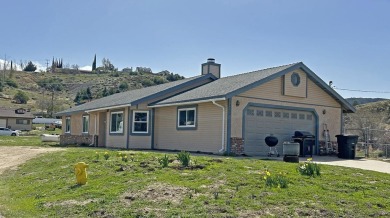 Perfect family home! This 3 bedroom, 2 bath, singles story home on Lake Elizabeth Golf and Ranch Club in California - for sale on GolfHomes.com, golf home, golf lot