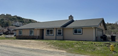 Perfect family home! This 3 bedroom, 2 bath, singles story home on Lake Elizabeth Golf and Ranch Club in California - for sale on GolfHomes.com, golf home, golf lot