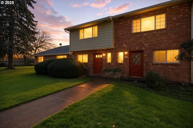 Modern Townhouse with Stunning Golf Course Views - Move-In on  in Oregon - for sale on GolfHomes.com, golf home, golf lot