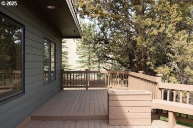 **Eaglecrest Living at Its Finest!** Located in the prestigious on Eagle Crest Golf Resort - Ridge Course in Oregon - for sale on GolfHomes.com, golf home, golf lot