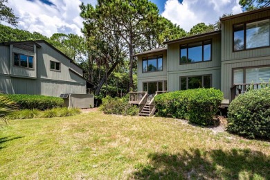This beautifully updated end-unit 3BR/3BA Fairway Oaks villa on Kiawah Island Resort - Cougar Point in South Carolina - for sale on GolfHomes.com, golf home, golf lot