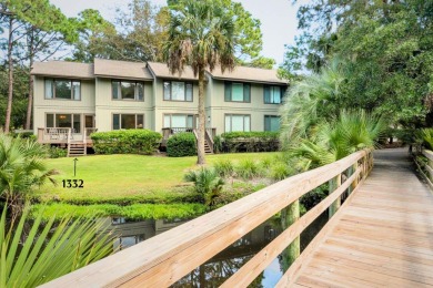 This beautifully updated end-unit 3BR/3BA Fairway Oaks villa on Kiawah Island Resort - Cougar Point in South Carolina - for sale on GolfHomes.com, golf home, golf lot