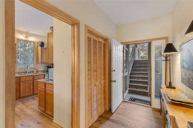 This 2 bedroom, 2 bath condo in Chestnut Cove at Highlands Falls on Highlands Falls Country Club in North Carolina - for sale on GolfHomes.com, golf home, golf lot