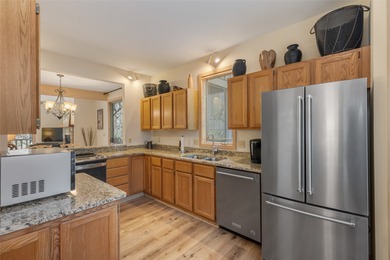 This 2 bedroom, 2 bath condo in Chestnut Cove at Highlands Falls on Highlands Falls Country Club in North Carolina - for sale on GolfHomes.com, golf home, golf lot