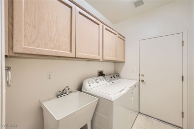 Split bedroom floor plan in upper Sun City Summerlin.  This on Eagle Crest Golf Club in Nevada - for sale on GolfHomes.com, golf home, golf lot