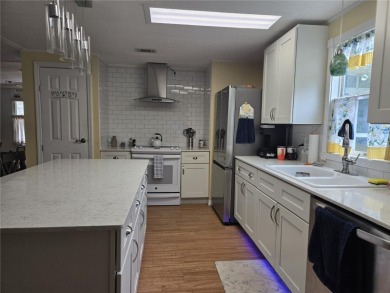 2-Bedroom, 2 Bath home located in the PET FRIENDLY area of on Zellwood Station Country Club in Florida - for sale on GolfHomes.com, golf home, golf lot