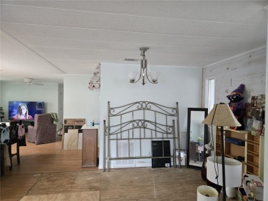 2-Bedroom, 2 Bath home located in the PET FRIENDLY area of on Zellwood Station Country Club in Florida - for sale on GolfHomes.com, golf home, golf lot