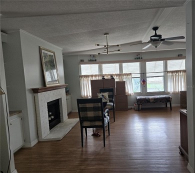 2-Bedroom, 2 Bath home located in the PET FRIENDLY area of on Zellwood Station Country Club in Florida - for sale on GolfHomes.com, golf home, golf lot
