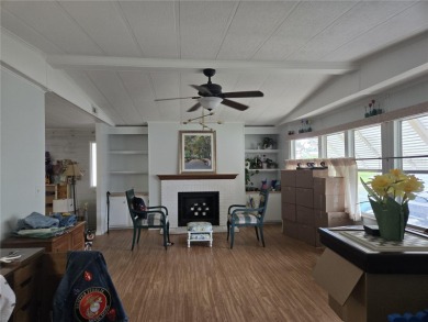2-Bedroom, 2 Bath home located in the PET FRIENDLY area of on Zellwood Station Country Club in Florida - for sale on GolfHomes.com, golf home, golf lot