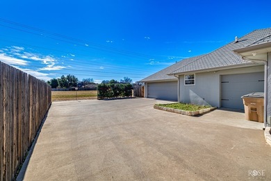 Take a look at this stunning custom-built 3-bedroom, 2-bath home on Bentwood Country Club in Texas - for sale on GolfHomes.com, golf home, golf lot
