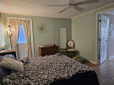 2-Bedroom, 2 Bath home located in the PET FRIENDLY area of on Zellwood Station Country Club in Florida - for sale on GolfHomes.com, golf home, golf lot