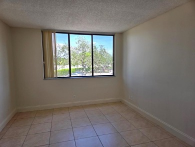 Spacious 2 bed, 2 bath condo with a private balcony and golf on Inverrary Country Club in Florida - for sale on GolfHomes.com, golf home, golf lot