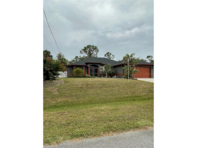 Let's make this house your new home. Seller says to bring your on Bobcat Trail Golf Club in Florida - for sale on GolfHomes.com, golf home, golf lot