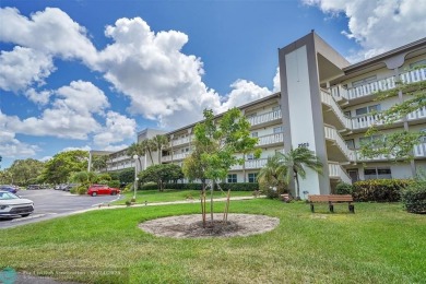 Priced To Sell, Beautiful, Large & Updated. 2 Bed 2 Bath in on  in Florida - for sale on GolfHomes.com, golf home, golf lot