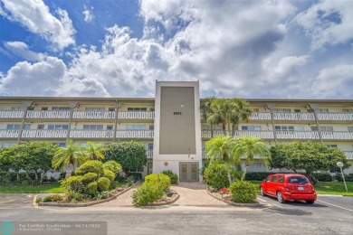 Priced To Sell, Beautiful, Large & Updated. 2 Bed 2 Bath in on  in Florida - for sale on GolfHomes.com, golf home, golf lot