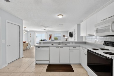 METICULOUSLY-MAINTAINED, TURNKEY 2/2 Colony Patio Villa on El Diablo Executive Golf Course in Florida - for sale on GolfHomes.com, golf home, golf lot
