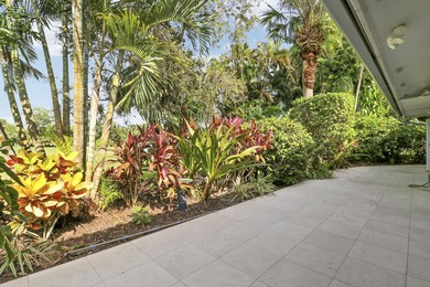 Welcome home to the highly desirable Eastpointe community. this on Eastpointe Country Club in Florida - for sale on GolfHomes.com, golf home, golf lot