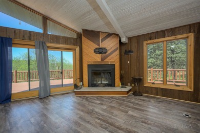 Welcome to the golf lodge! Rustic 4 bed, 2 bath Galena Territory on Eagle Ridge Inn and Resort in Illinois - for sale on GolfHomes.com, golf home, golf lot