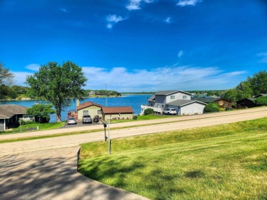 Welcome to your perfect retreat in the highly desirable Lake on Lake Carroll Golf Course in Illinois - for sale on GolfHomes.com, golf home, golf lot