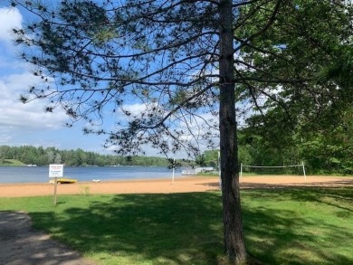 Welcome to your Lake Arrowhead getaway! This charming mobile on Sand Valley Golf Course in Wisconsin - for sale on GolfHomes.com, golf home, golf lot
