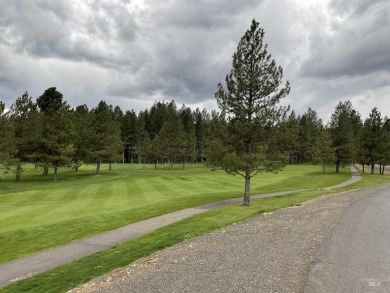 One of the best lots in Meadow Creek Subdivision! Overlooking on Meadowcreek Golf Resort in Idaho - for sale on GolfHomes.com, golf home, golf lot