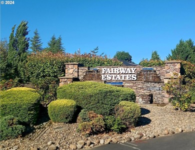 Prime building lot in a premier gated community, overlooking the on Oak Hills Golf Club / Umpqua Golf Resort in Oregon - for sale on GolfHomes.com, golf home, golf lot