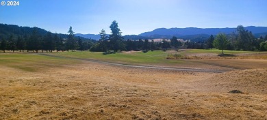 Prime building lot in a premier gated community, overlooking the on Oak Hills Golf Club / Umpqua Golf Resort in Oregon - for sale on GolfHomes.com, golf home, golf lot