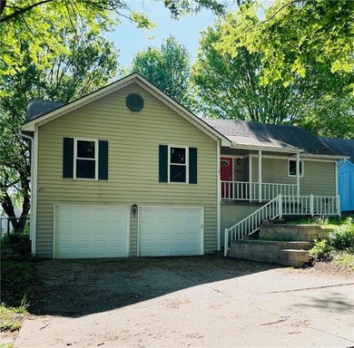 Welcome to this lovely home nestled in Fairway Hills. With an on Royal Meadows Golf Course in Missouri - for sale on GolfHomes.com, golf home, golf lot