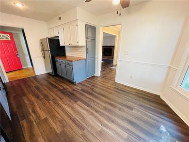 Welcome to this lovely home nestled in Fairway Hills. With an on Royal Meadows Golf Course in Missouri - for sale on GolfHomes.com, golf home, golf lot