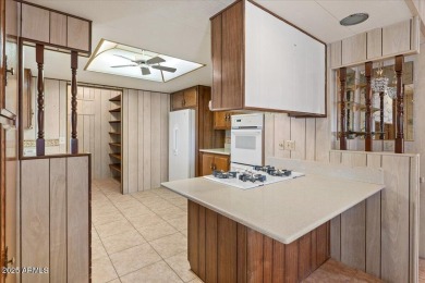 Welcome to this well maintained home in the heart of Sun Lakes! on Sun Lakes Country Club in Arizona - for sale on GolfHomes.com, golf home, golf lot